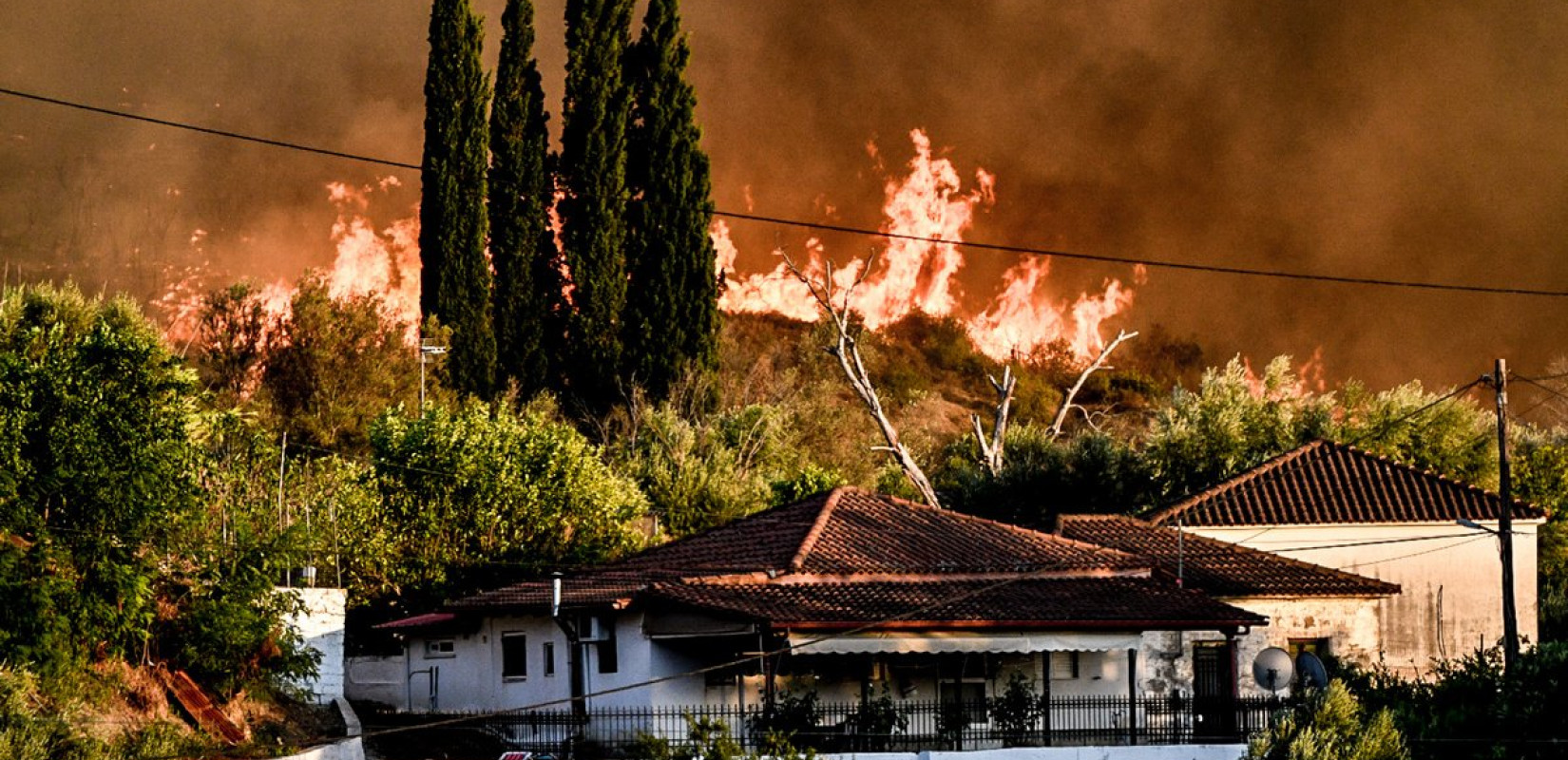 Φωτιά τώρα στο Χελιδόνι Αρχ. Ολυμπίας – Απεκλωβισμός εγκαυματία - Μήνυμα 112 για εκκένωση οκτώ περιοχών (βίντεο)