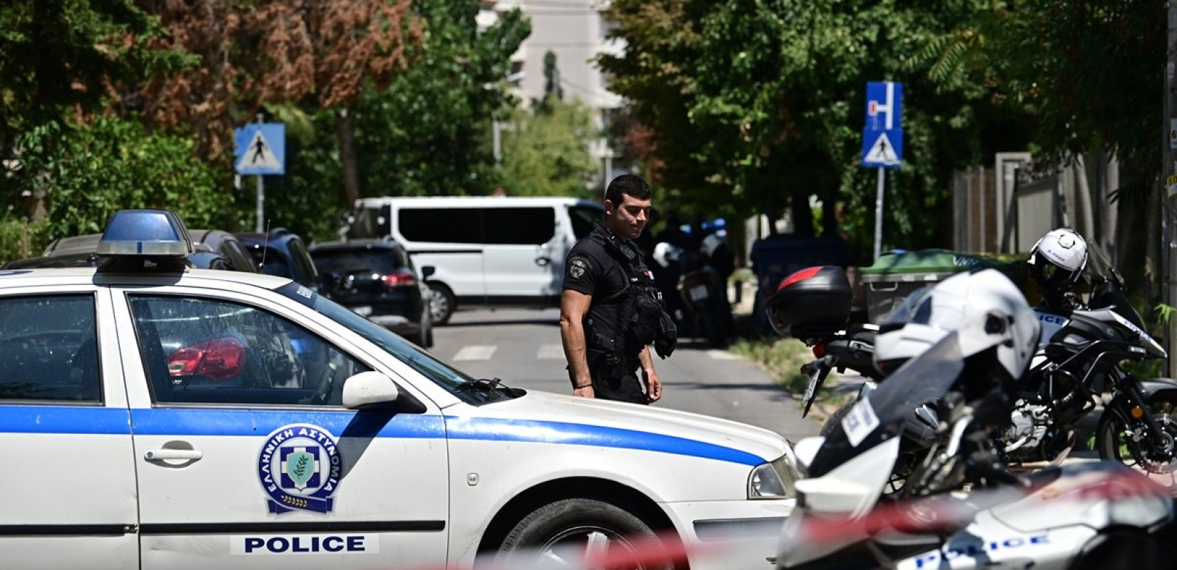 Άγρια γυναικοκτονία στο Χαλάνδρι: Άνδρας μαχαίρωσε μέχρι θανάτου την 47χρονη σύντροφό του στην είσοδο πολυκατοικίας