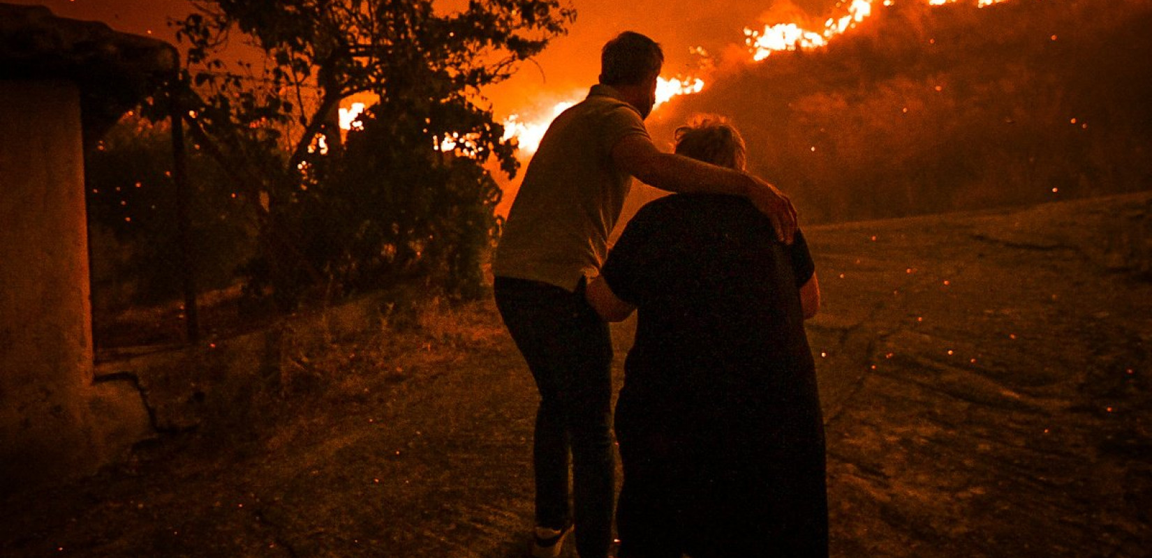 Φωτιά στην Ηλεία: Εκκενώνεται η Ηράκλεια - Δραματικές σκηνές (βίντεο)