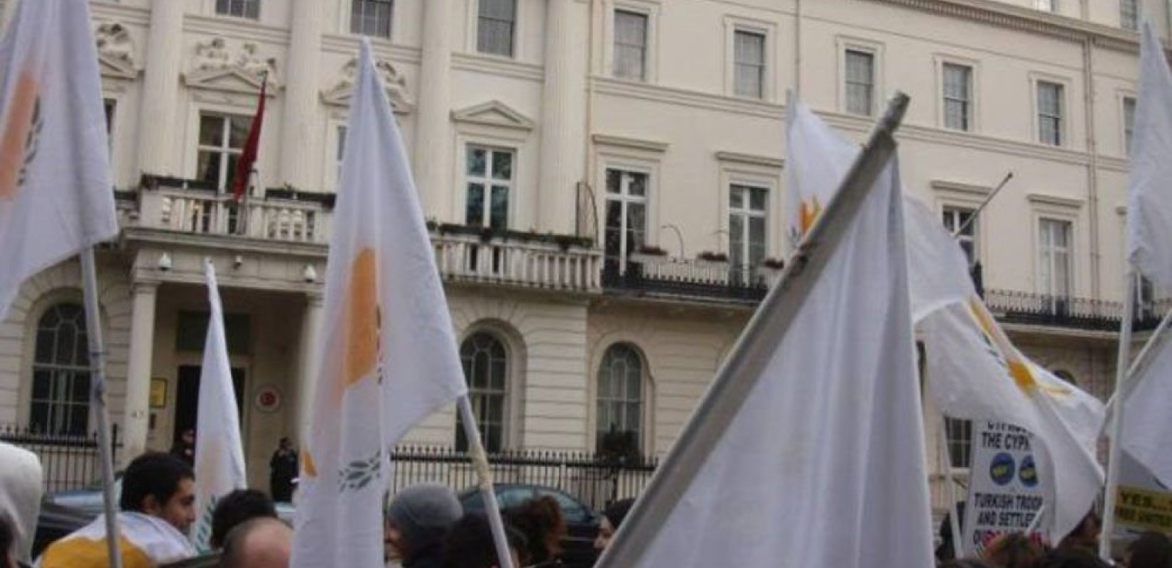 Λονδίνο: Αντιδράσεις των Κυπρίων της Βρετανίας για την αμυντική συμφωνία Λονδίνου - Άγκυρας