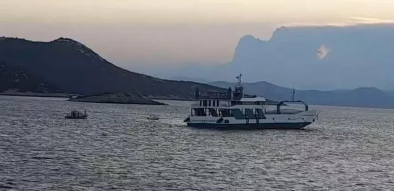 Στον εισαγγελέα ο καπετάνιος του πλοίου το οποίο προσάραξε σε βραχονησίδα στα Στύρα