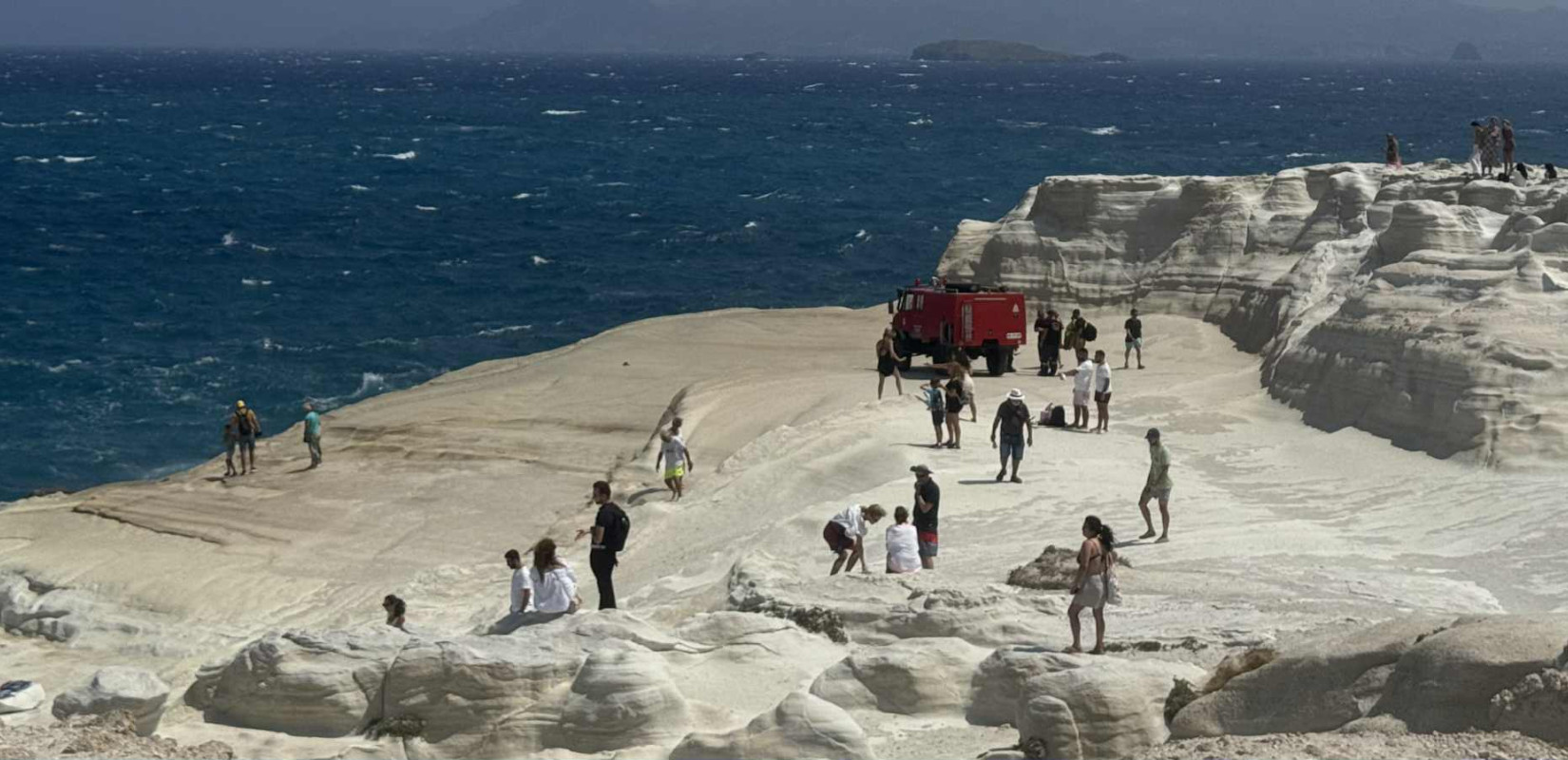 Μήλος: Δύο νεκροί από πνιγμό στο Σαρακήνικο - Παρασύρθηκαν από τους ισχυρούς ανέμους
