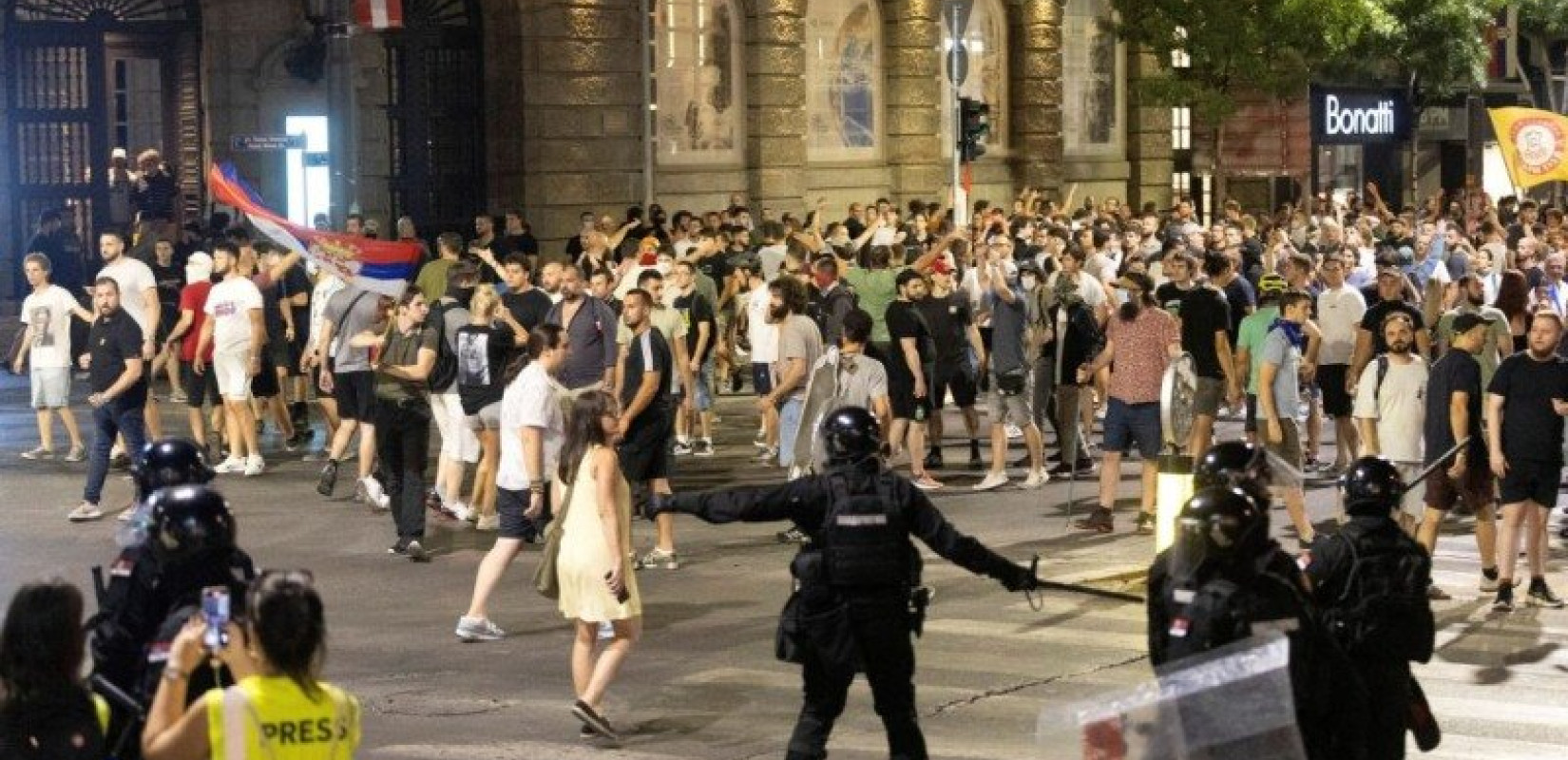 Σερβία: Νέες διαδηλώσεις κατά της κυβέρνησης – Ένταση και συγκρούσεις (βίντεο)