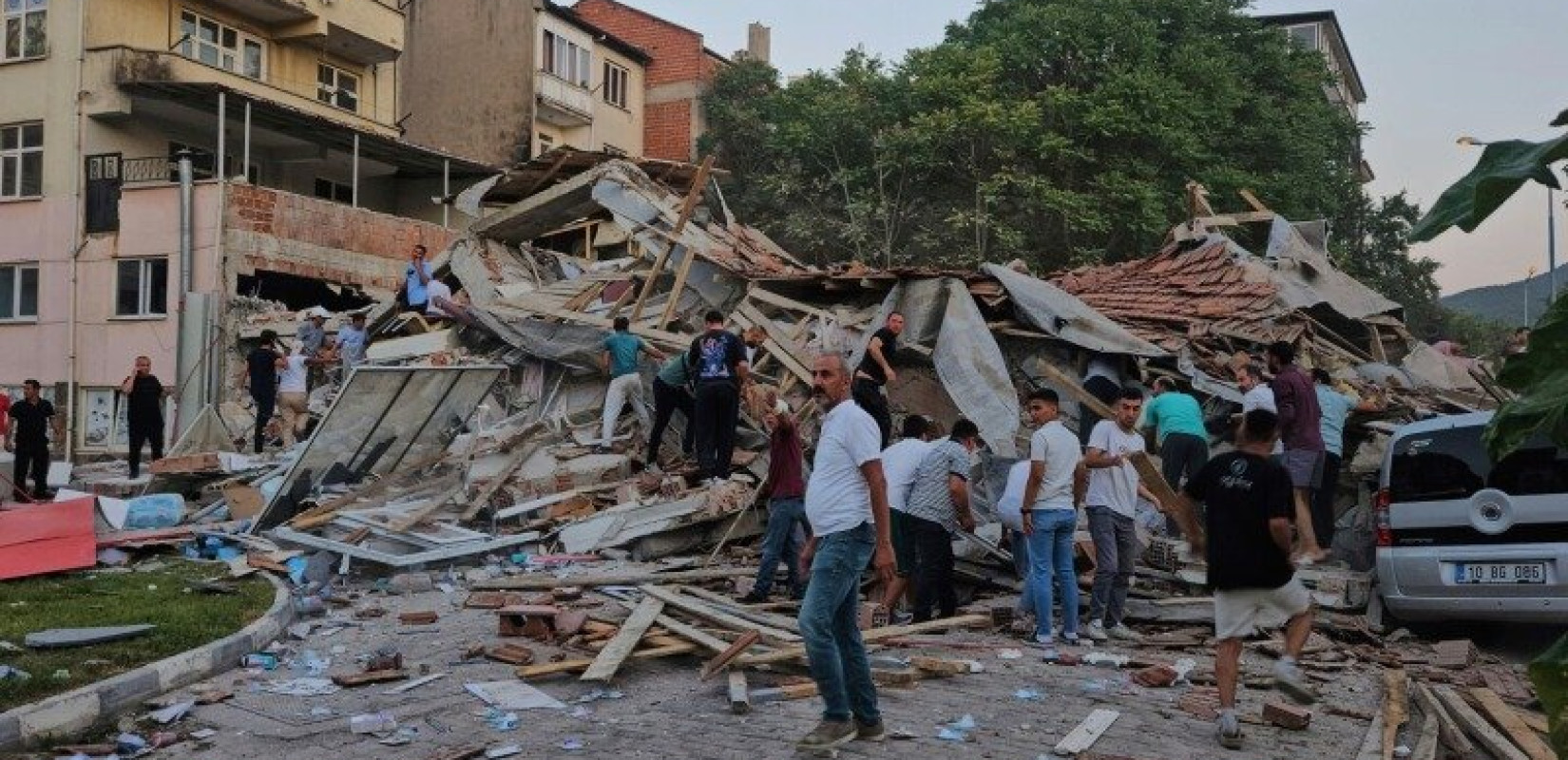 Τουρκία: Ένας νεκρός και 29 τραυματίες από τον σεισμό 6,1 Ρίχτερ - Τουλάχιστον 16 κτήρια κατέρρευσαν (βίντεο)