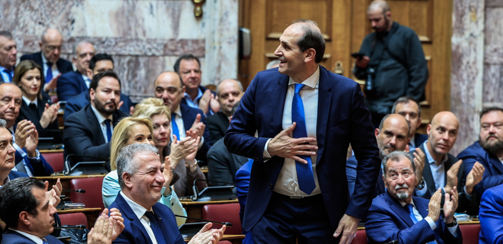 Ο πολιτικός κόσμος αποχαιρετά τον Απόστολο Βεσυρόπουλο