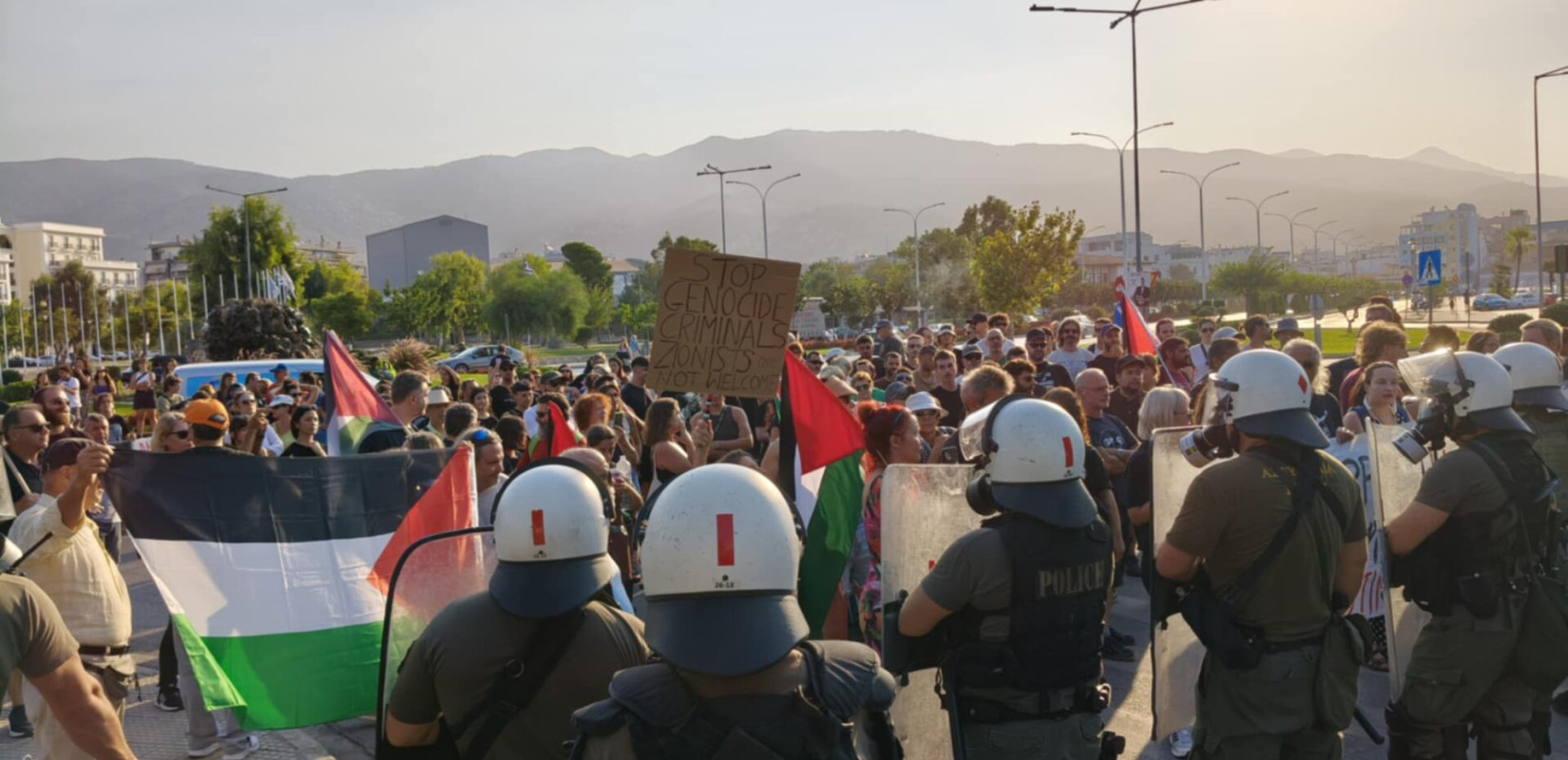 Βόλος: Ένταση και κρότου-λάμψης στο λιμάνι για το κρουαζιερόπλοιο με Ισραηλινούς τουρίστες