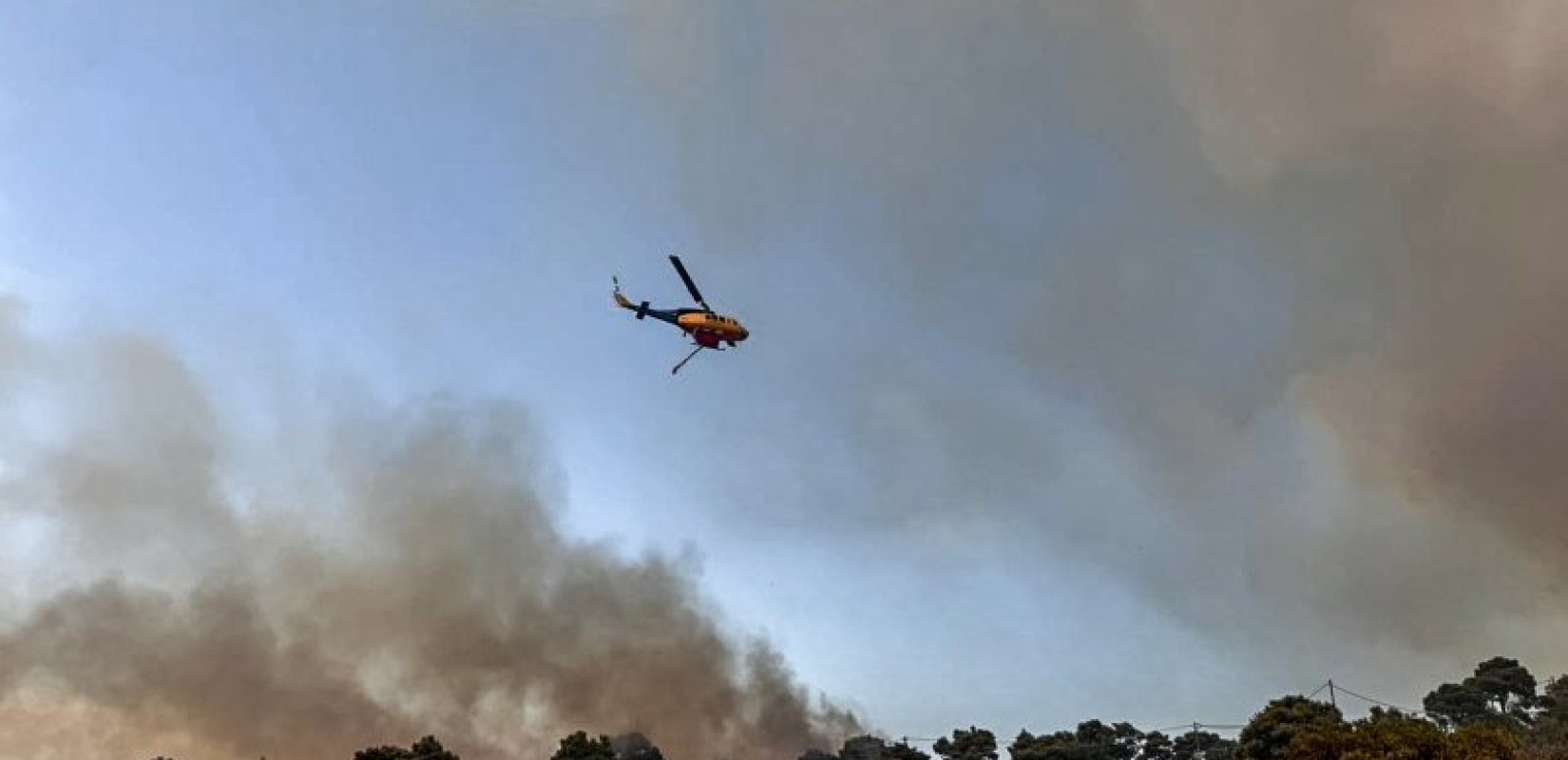 Βαθρακογιάννης: 33 εναέρια μέσα στη μάχη με τις φωτιές – Κρίσιμα τα μέτωπα σε Κάτω Αχαΐα και ΒΙΠΕ Πατρών (βίντεο)