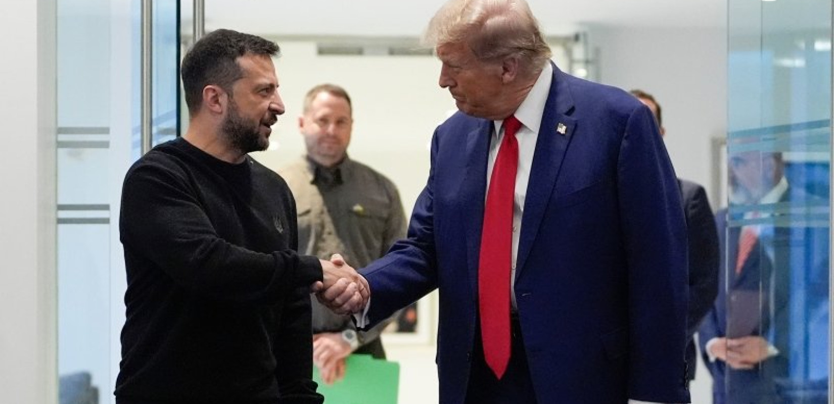 CNN: Ο Τραμπ πιέζει τον Ζελένσκι για «συμβιβασμό» με τη Ρωσία - Η πιο κρίσιμη συνάντηση για τη Δύση μετά τον Ψυχρό Πόλεμο