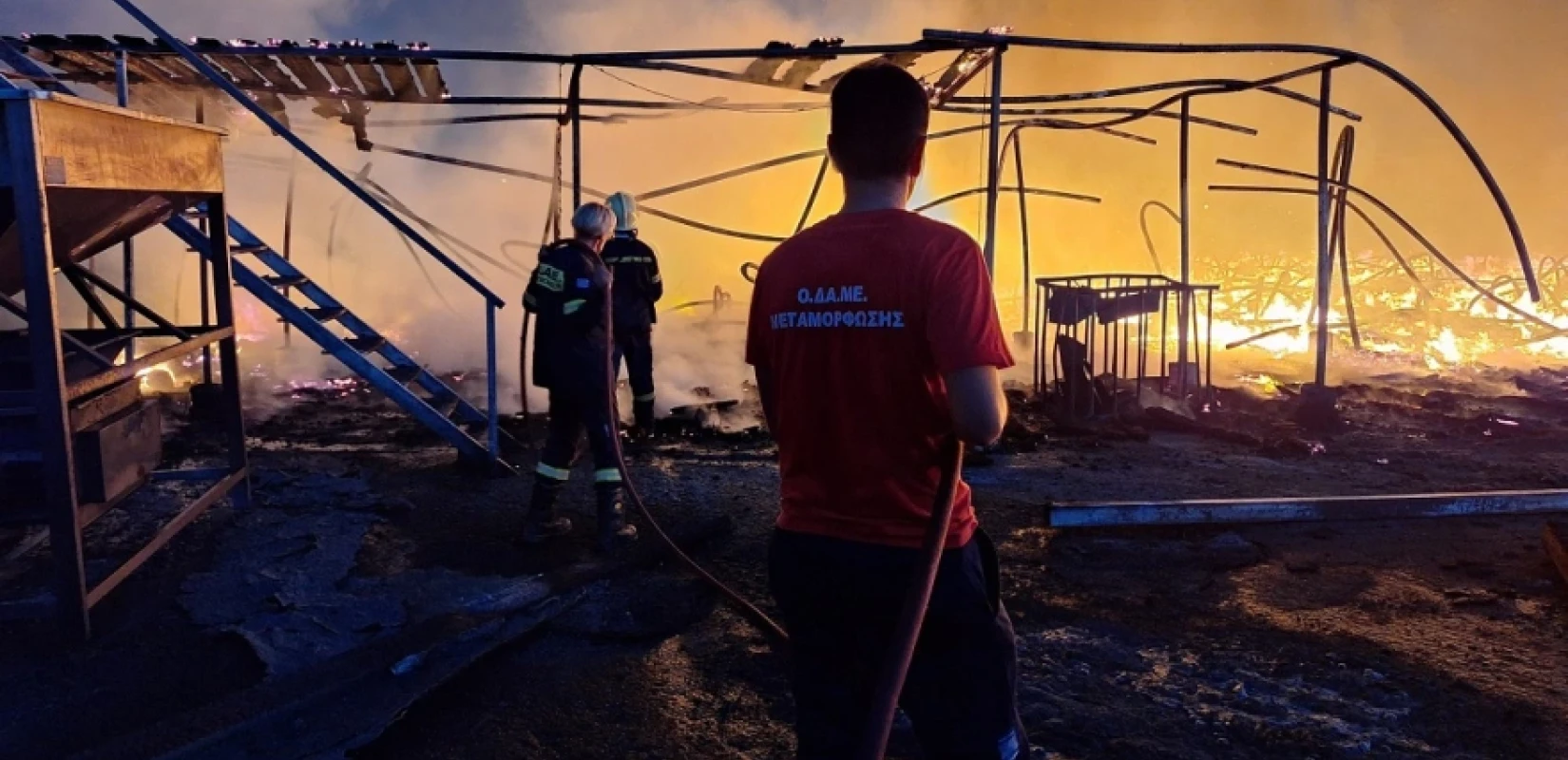 Χαλκιδική: Βελτιωμένη η εικόνα της φωτιάς σε αποθήκη ελαιοτριβείου στην Ορμύλια (βίντεο)