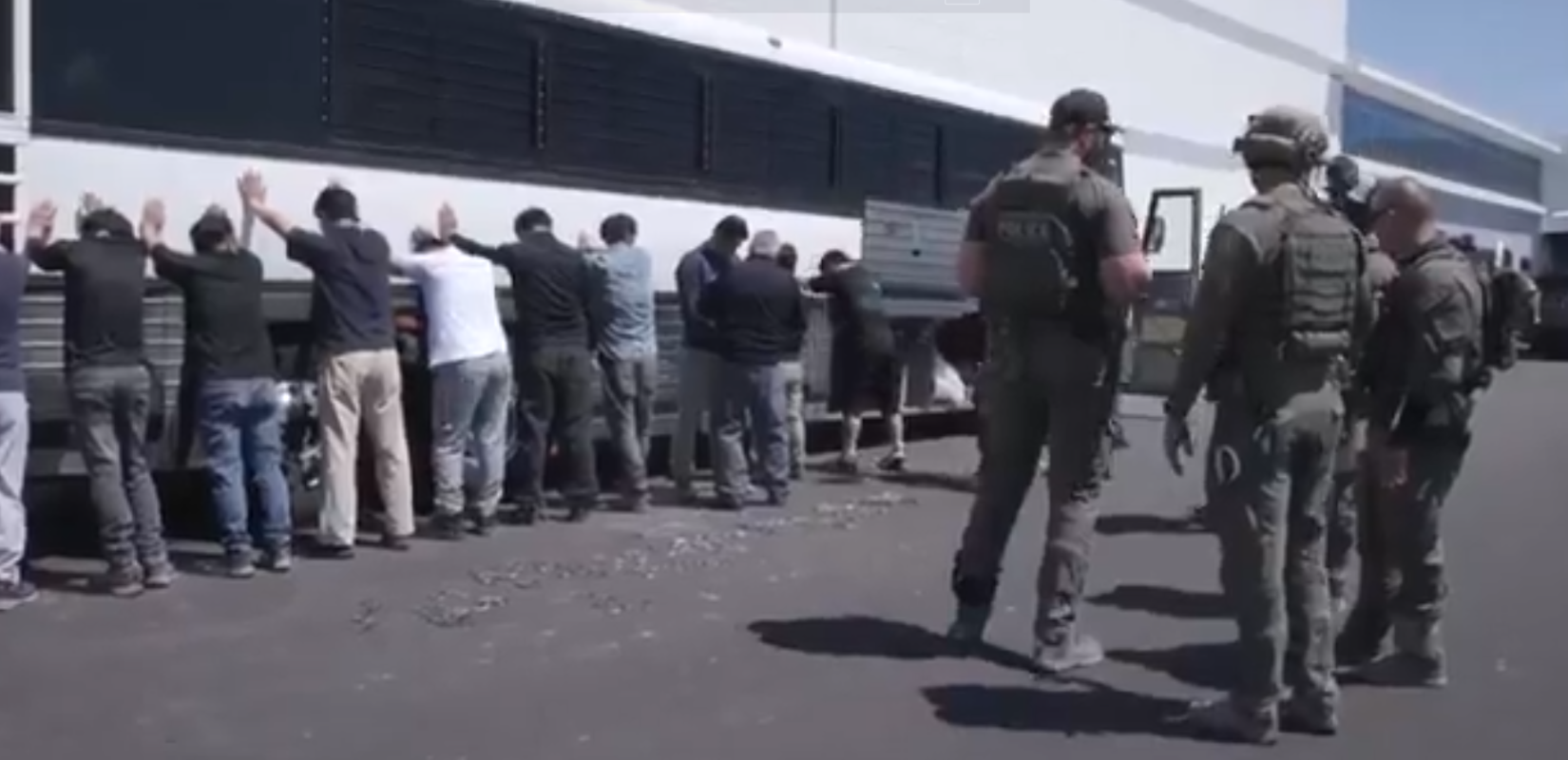 Νότια Κορέα: Eπιστρέφουν πίσω οι εργαζόμενοι που είχαν συλληφθεί στις ΗΠΑ (βίντεο)