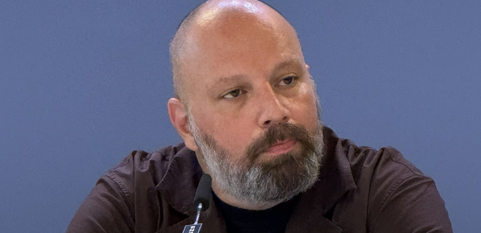 Γ. Λάνθιμος Με καρφίτσα για την Παλαιστίνη στην Βενετία