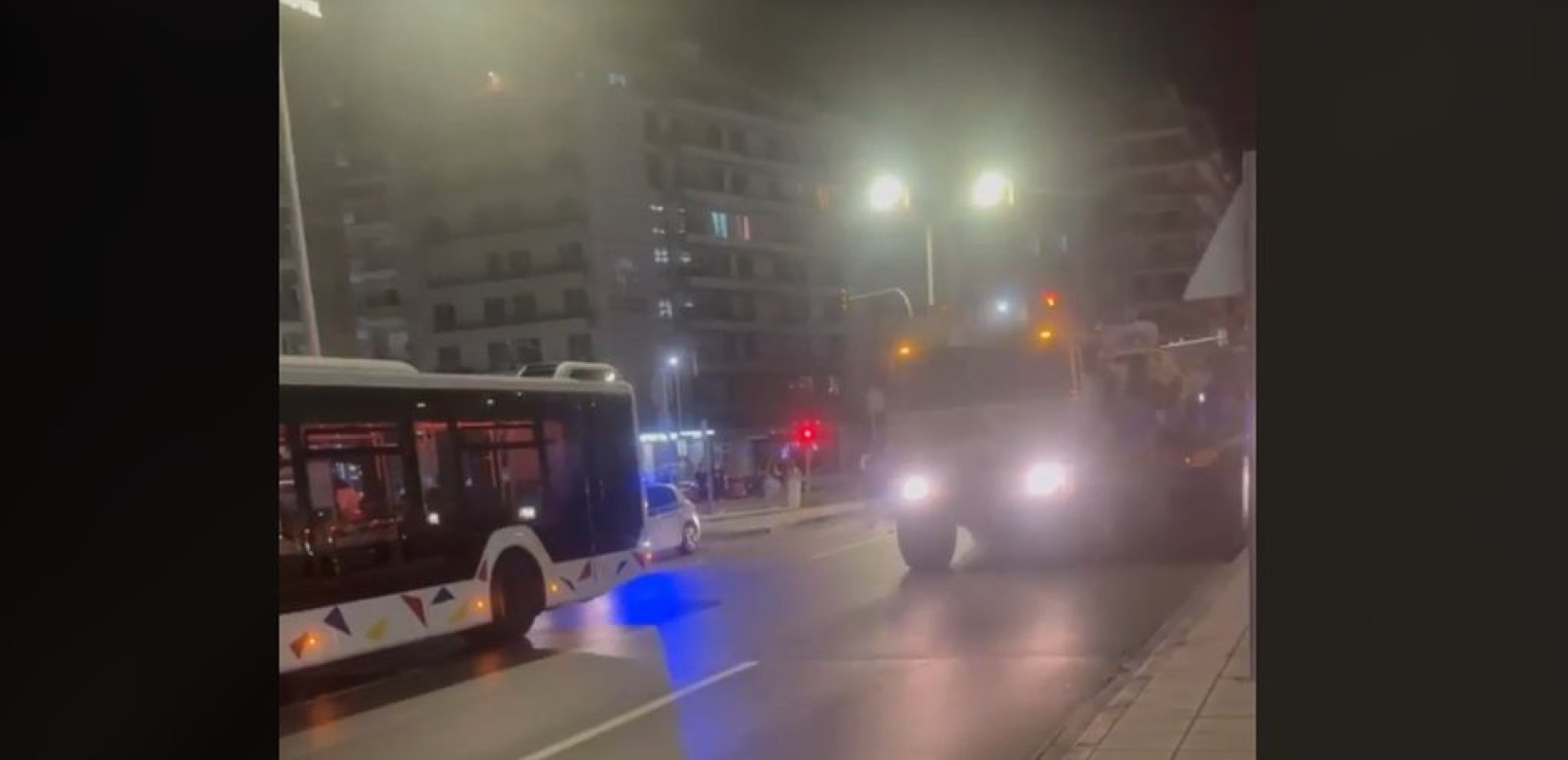 Θεσσαλονίκη: Αναστάτωση στο κέντρο - Έκλεισαν κεντρικοί δρόμοι για να περάσουν οχήματα του στρατού (βίντεο)