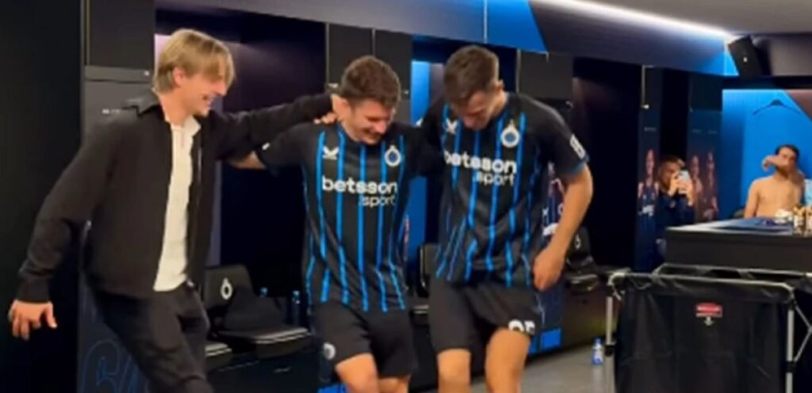 Champions League: Ο Τζόλης γιόρτασε την πρόκριση της Κλαμπ Μπριζ με… συρτάκι (βίντεο)
