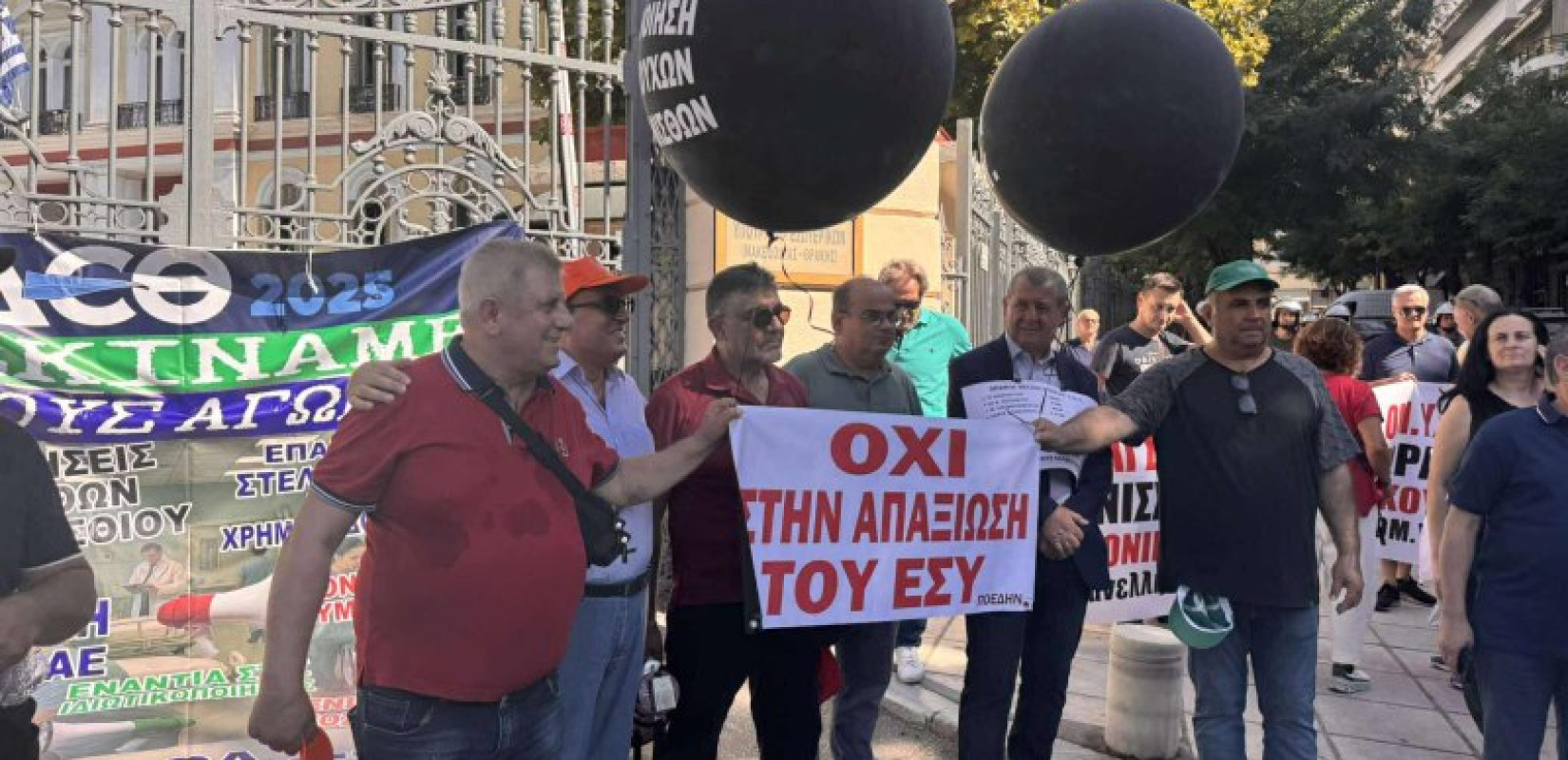 Θεσσαλονίκη: «Η δημόσια υγεία είναι βαριά ασθενής» - Στους δρόμους οι υγειονομικοί πριν την έναρξη της ΔΕΘ