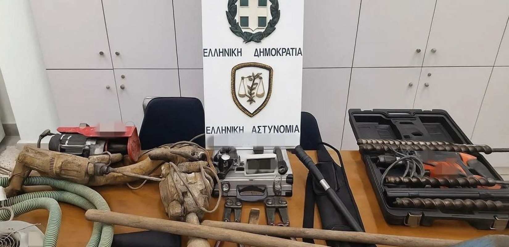 Φωκίδα: Έσκαψαν τούνελ 12 μέτρων κοντά σε αρχαιολογικό χώρο - Δύο συλλήψεις (βίντεο)