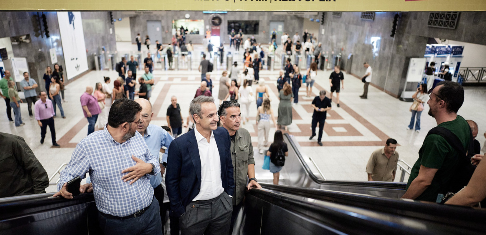 Τον σταθμό του Μετρό στο Σύνταγμα επισκέφθηκε ο Κυρ. Μητσοτάκης