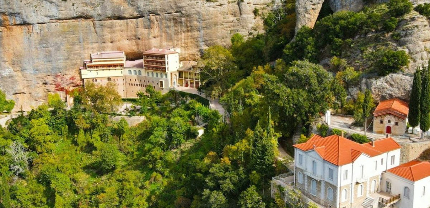 Καλάβρυτα: Οι αρχαιοκάπηλοι έκαναν συναντήσεις και στη Μονή Μεγάλου Σπηλαίου - Ο «εγκέφαλος» και ο ενεχυροδανειστής