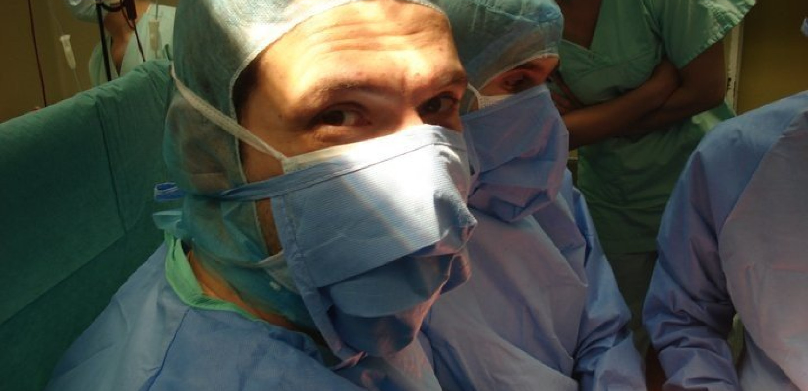 Από το ΕΣΥ στο NHS- δυο γιατροί που μετανάστευσαν μιλούν για την εμπειρία τους