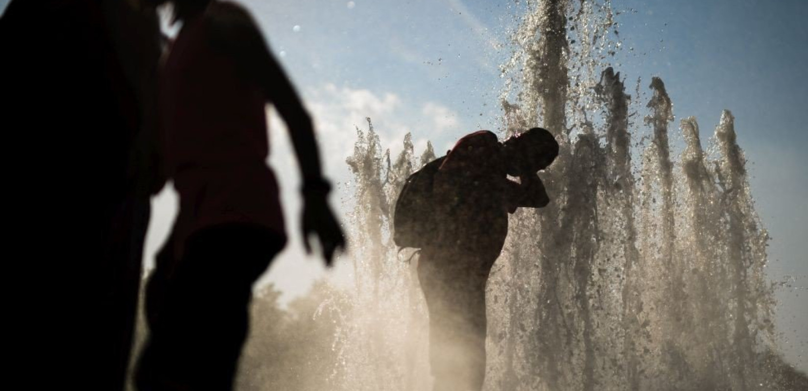 Καύσωνας «Κλέων»: Μπήκαμε στην εβδομάδα ισχυρού κύματος ζέστης - Έρχεται έκτακτο δελτίο της ΕΜΥ