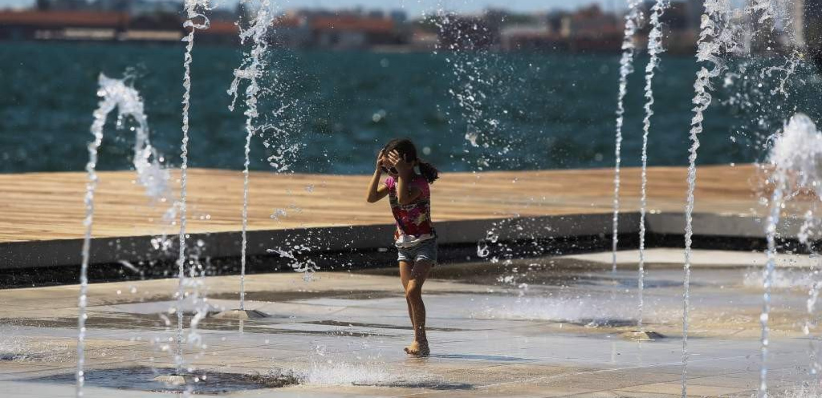 Πώς θα προστατευτείτε από τον καύσωνα - Αναλυτικές οδηγίες 