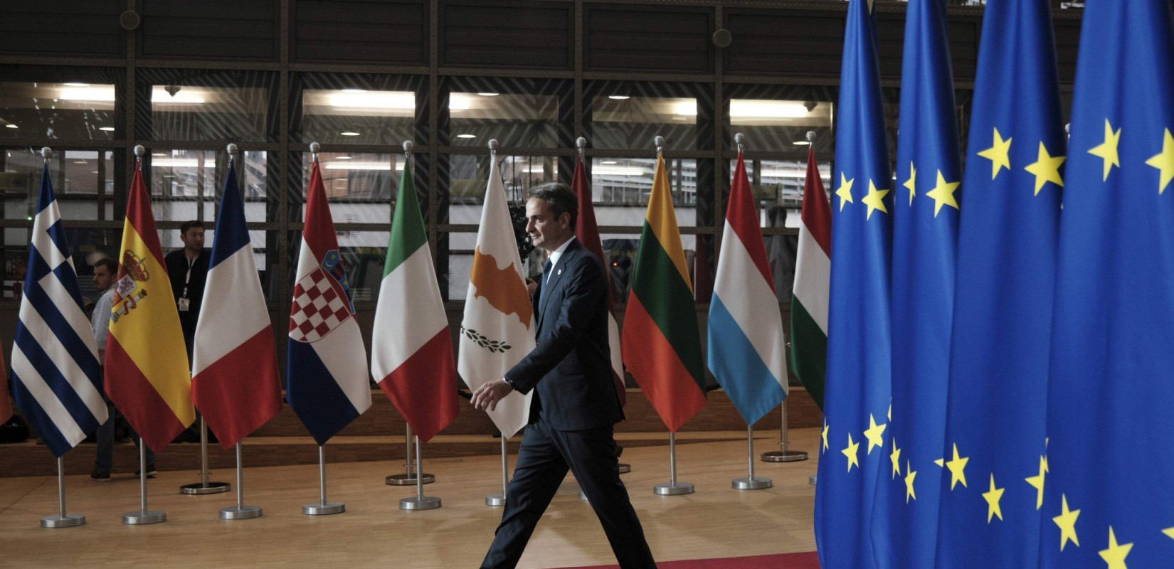 Στις Βρυξέλλες για τη Σύνοδο του Ευρ. Συμβουλίου ο Κυρ. Μητσοτάκης: Τα καυτά μέτωπα στο «τραπέζι»