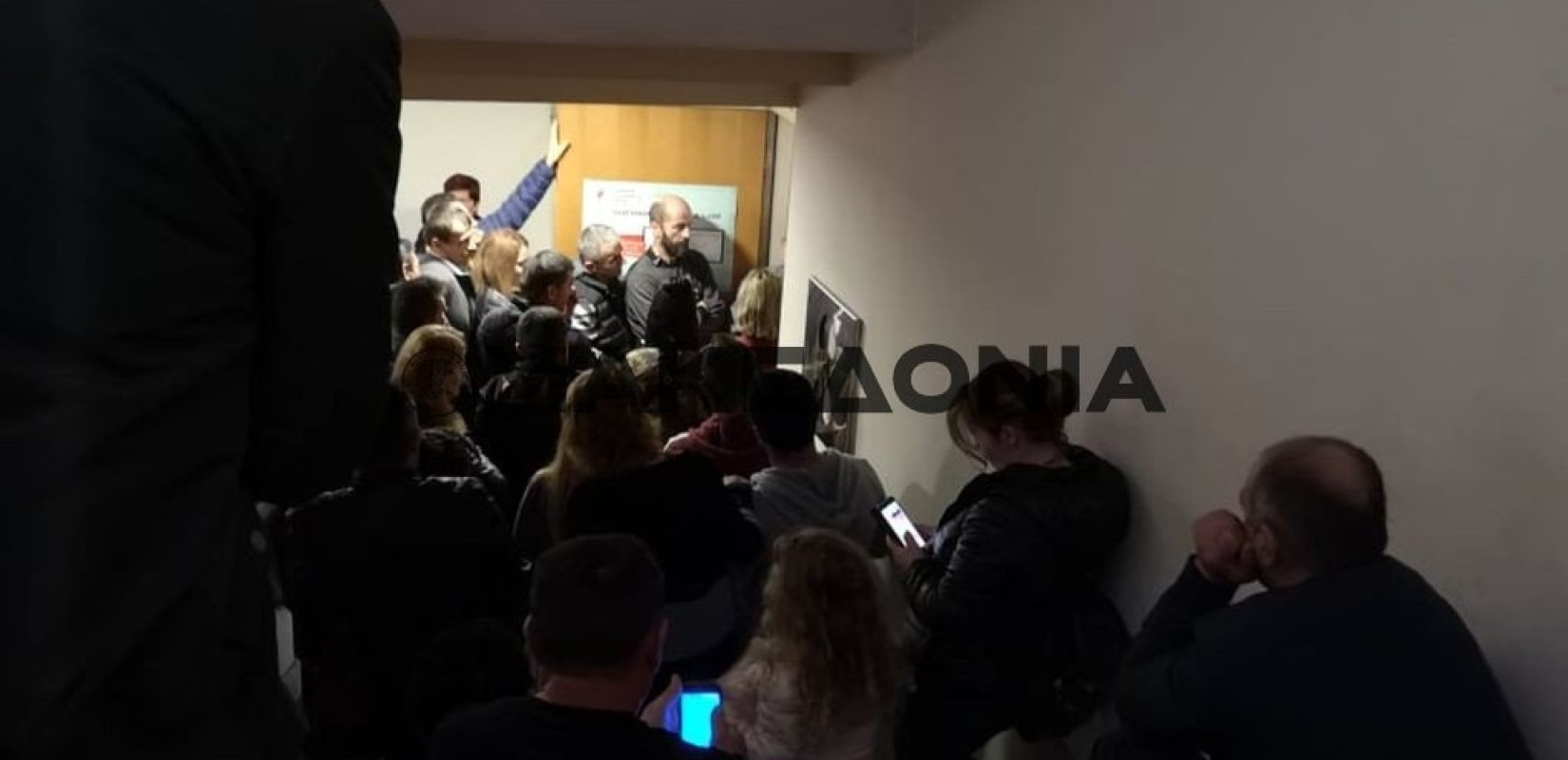 Ένταση στο Αλβανικό Προξενείο Θεσσαλονίκης - Ουρές και ταλαιπωρία για ένα διαβατήριο (βίντεο, φωτ.)