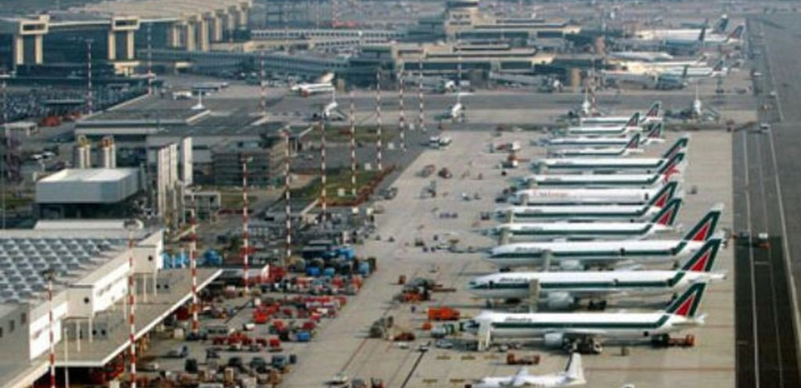 Ιταλία: Πρόσφυγας έβαλε φωτιά σε τσεκ ιν και έσπασε υπολογιστές στο Μαλπένσα του Μιλάνου