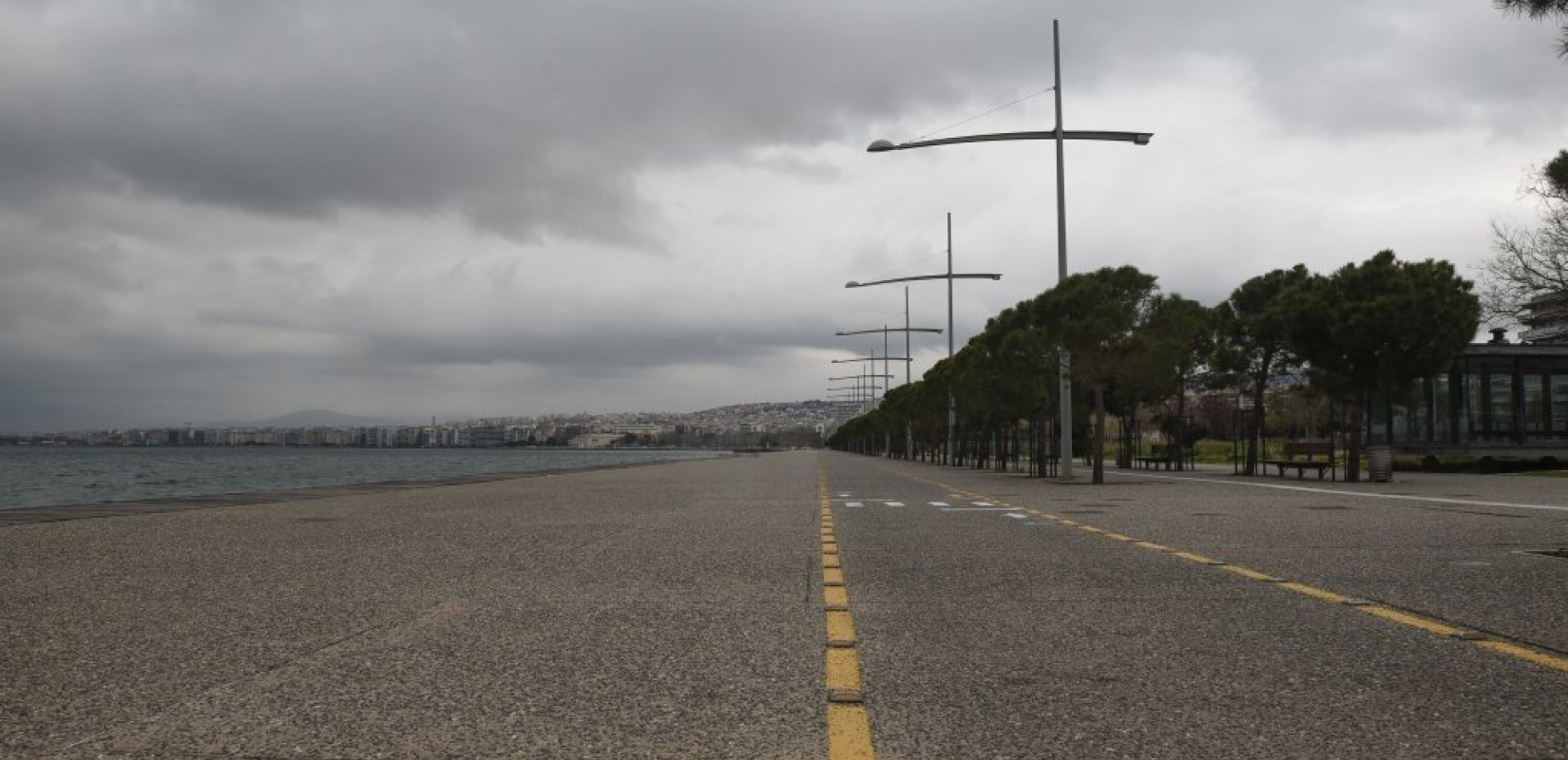 Ξεκίνησε η απαγόρευση κυκλοφορίας - Πώς γίνονται οι μετακινήσεις
