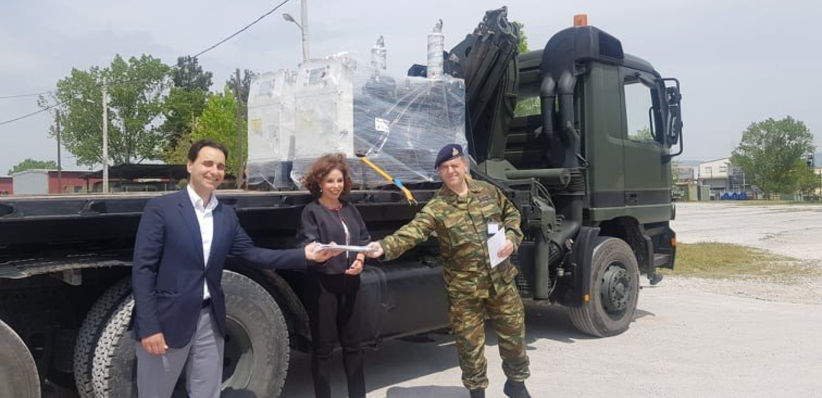 Eξοπλισμό στον ελληνικό στρατό στα φυλάκια του Έβρου παρέδωσε η Βούλα Πατουλίδου