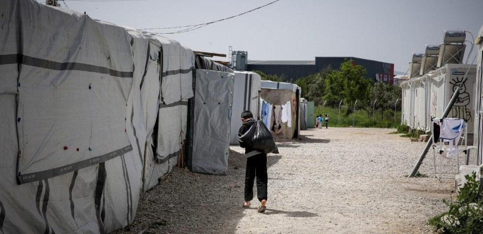 Έξι άτομα επιτέθηκαν κι επιχείρησαν να βιάσουν 11χρονη στη δομή της Ριτσώνας