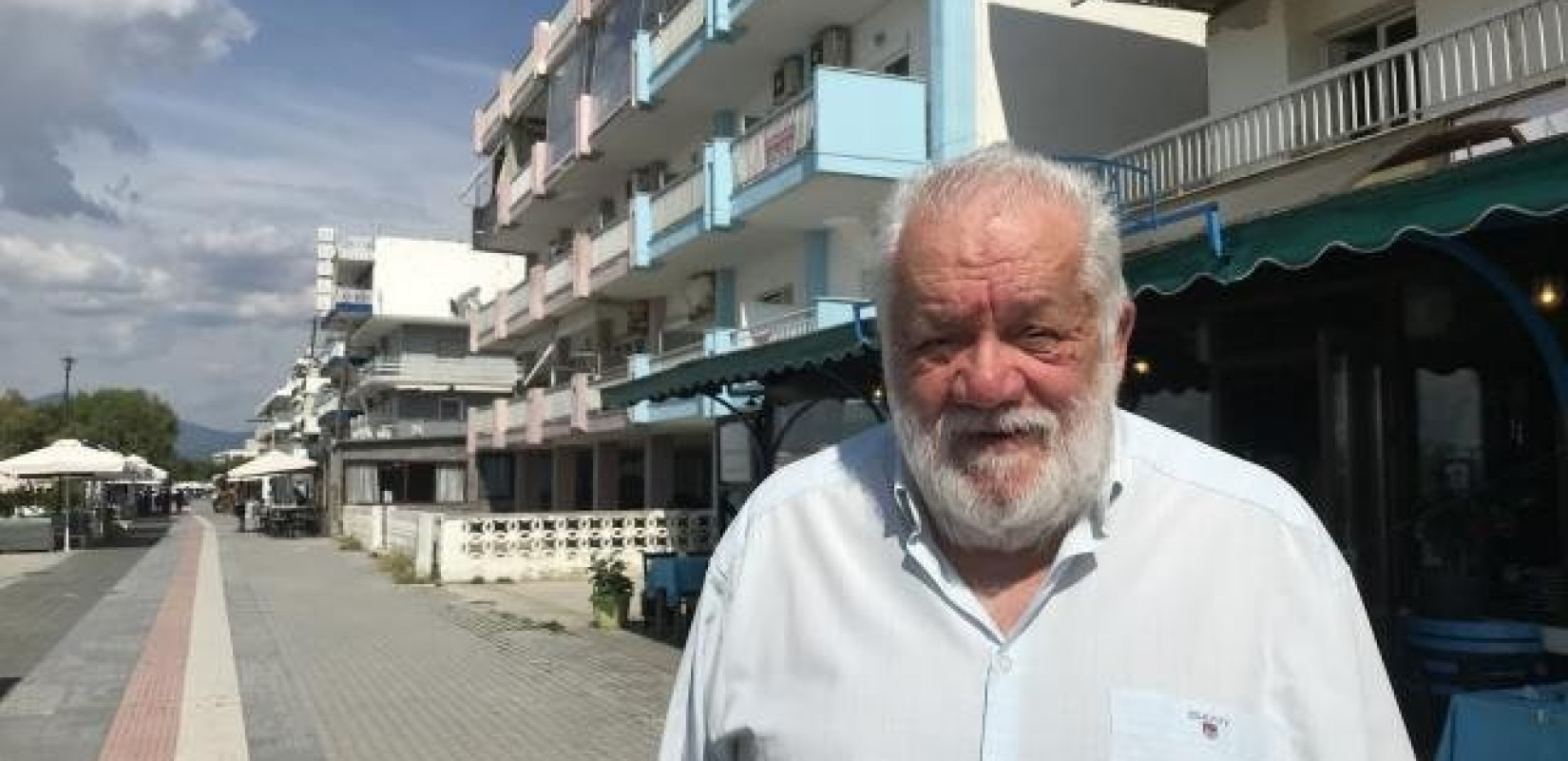 «Ο πατέρας μου δυο πράγματα μου είπε να αποφύγω.  Το τσιγάρο και την πολιτική»