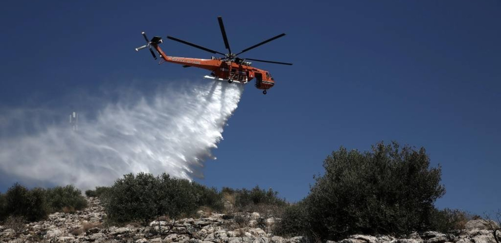 Δοκιμαστικές πτήσεις αεροπυρόσβεσης στη λίμνη Υλίκη