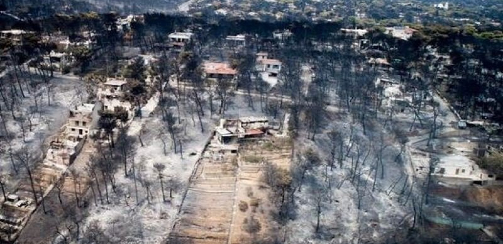 Δίκη για την τραγωδία στο Μάτι: Φωτογραφίες των θυμάτων της πυρκαγιάς τοποθέτησαν στα έδρανα οι συγγενείς τους - Η αντίδραση της προέδρου