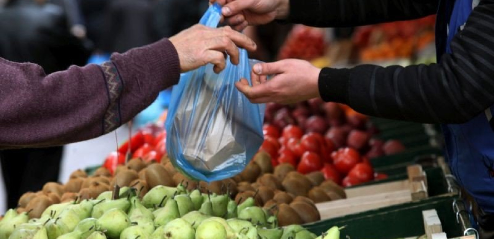 Φρούτα και λαχανικά: Τρώμε εισαγόμενες πατάτες και ντομάτες - Η αύξηση του Μαρτίου