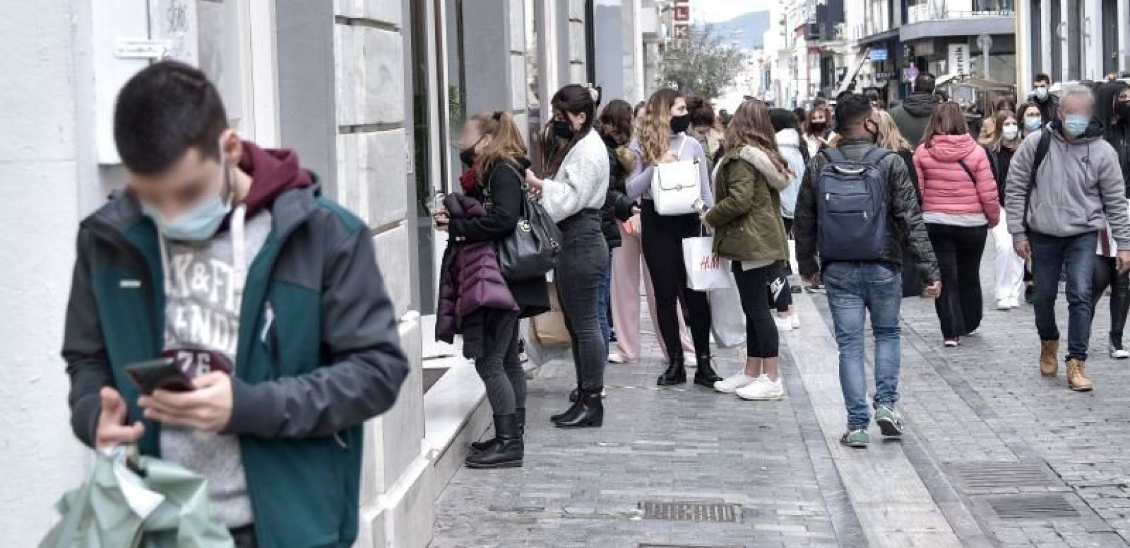 Τζανάκης: Το τρίτο κύμα χτυπά ήδη στην Αττική - Πάνω από 1.300 τα ημερήσια κρούσματα