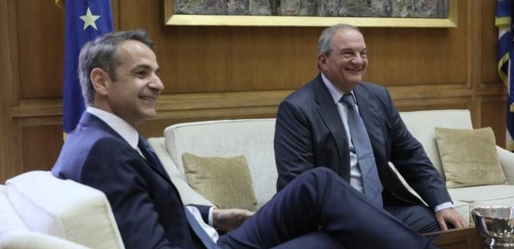 Ο Καραμανλής και τα σενάρια...