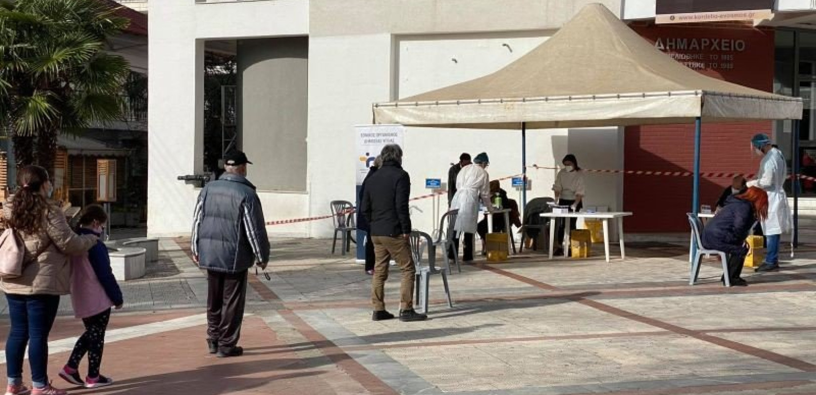 Rapid test σήμερα στον Εύοσμο - Ανησυχία για τη μετάλλαξη (Φωτ.)