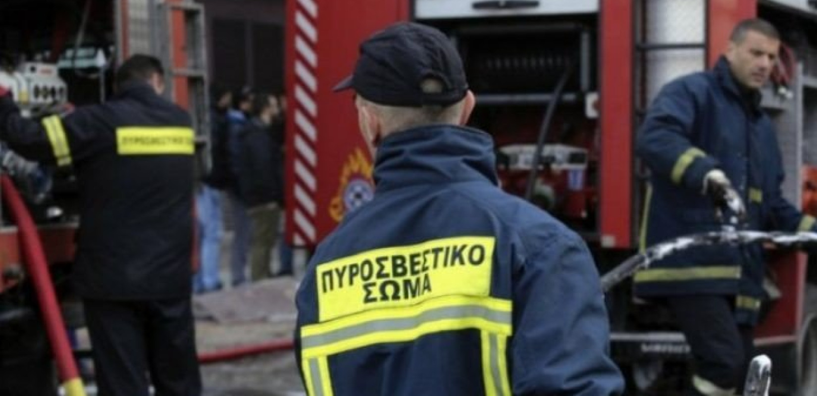 Αίγιο: Φωτιά σε εργοστάσιο ανακύκλωσης – Μήνυμα από το 112 για επικίνδυνους καπνούς