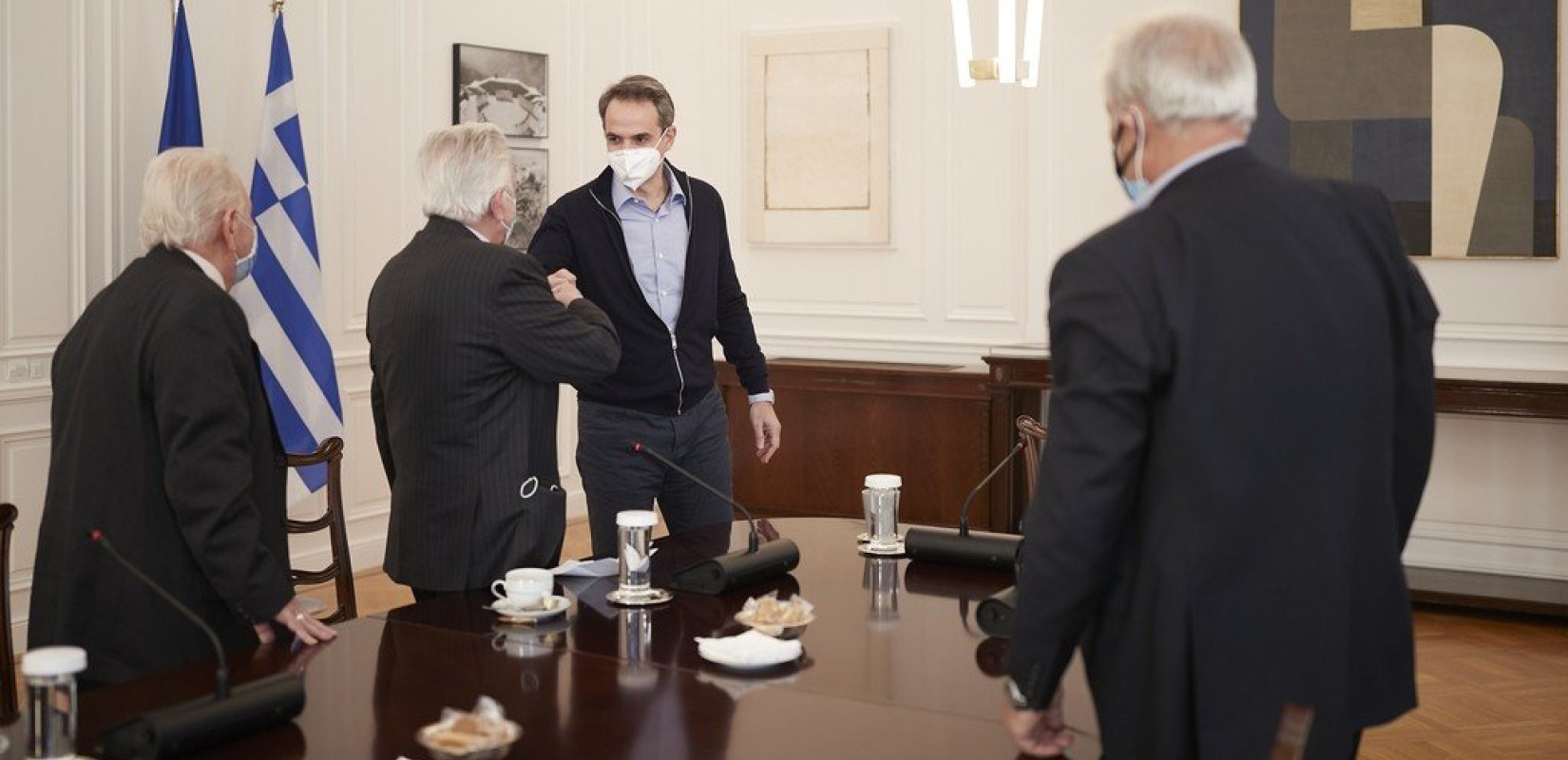 Μητσοτάκης: Πρέπει να πείσουμε τους πιο ηλικιωμένους να κάνουν το εμβόλιο