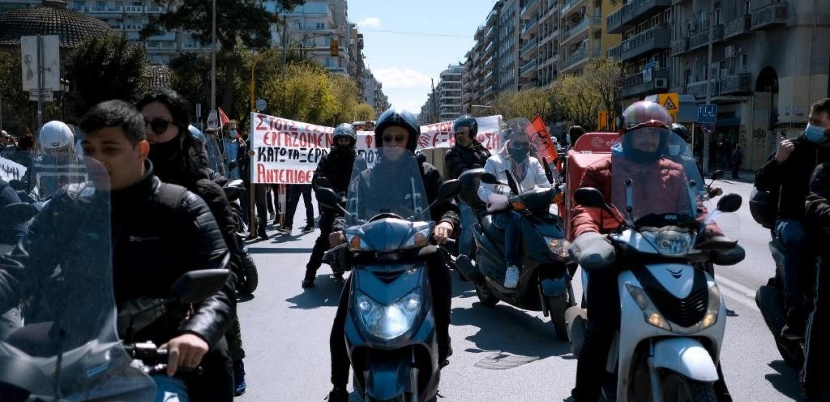 Θεσσαλονίκη: Μοτοπορεία από τους διανομείς για τον 55χρονο που σκοτώθηκε στην Τσιμισκή - Ζητούν μέτρα ασφαλείας