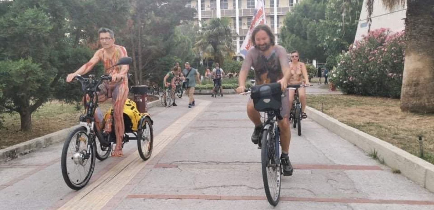 Θεσσαλονίκη: Σήμερα η 15η Διεθνής Γυμνή Ποδηλατοδρομία - "Ελάτε όσο γυμν@ τολμάτε"