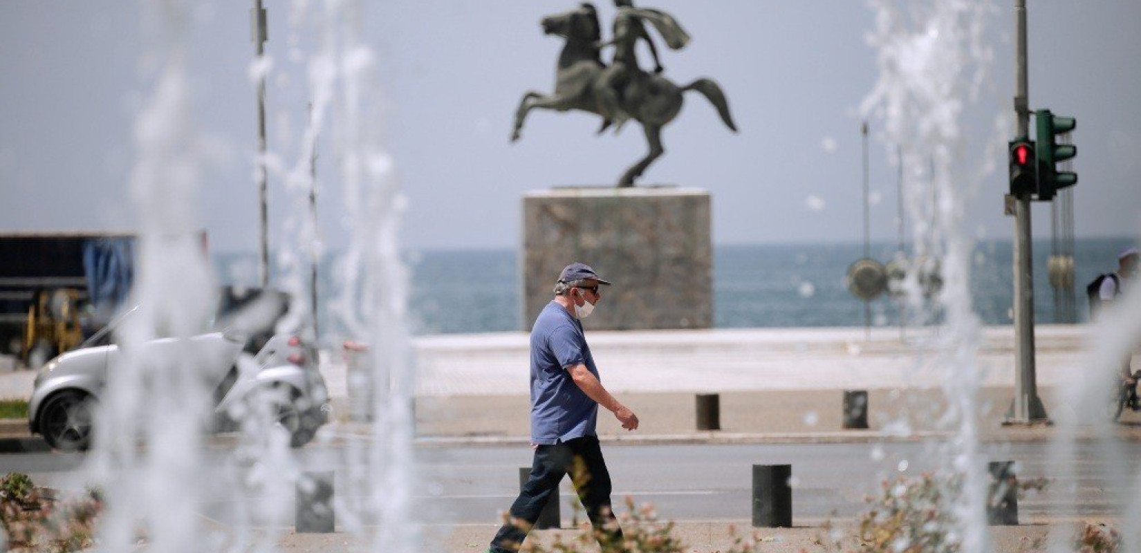 Καιρός: Επιμένει για 15η μέρα σερί ο καύσωνας - Από την Τρίτη υποχωρεί η θερμοκρασία