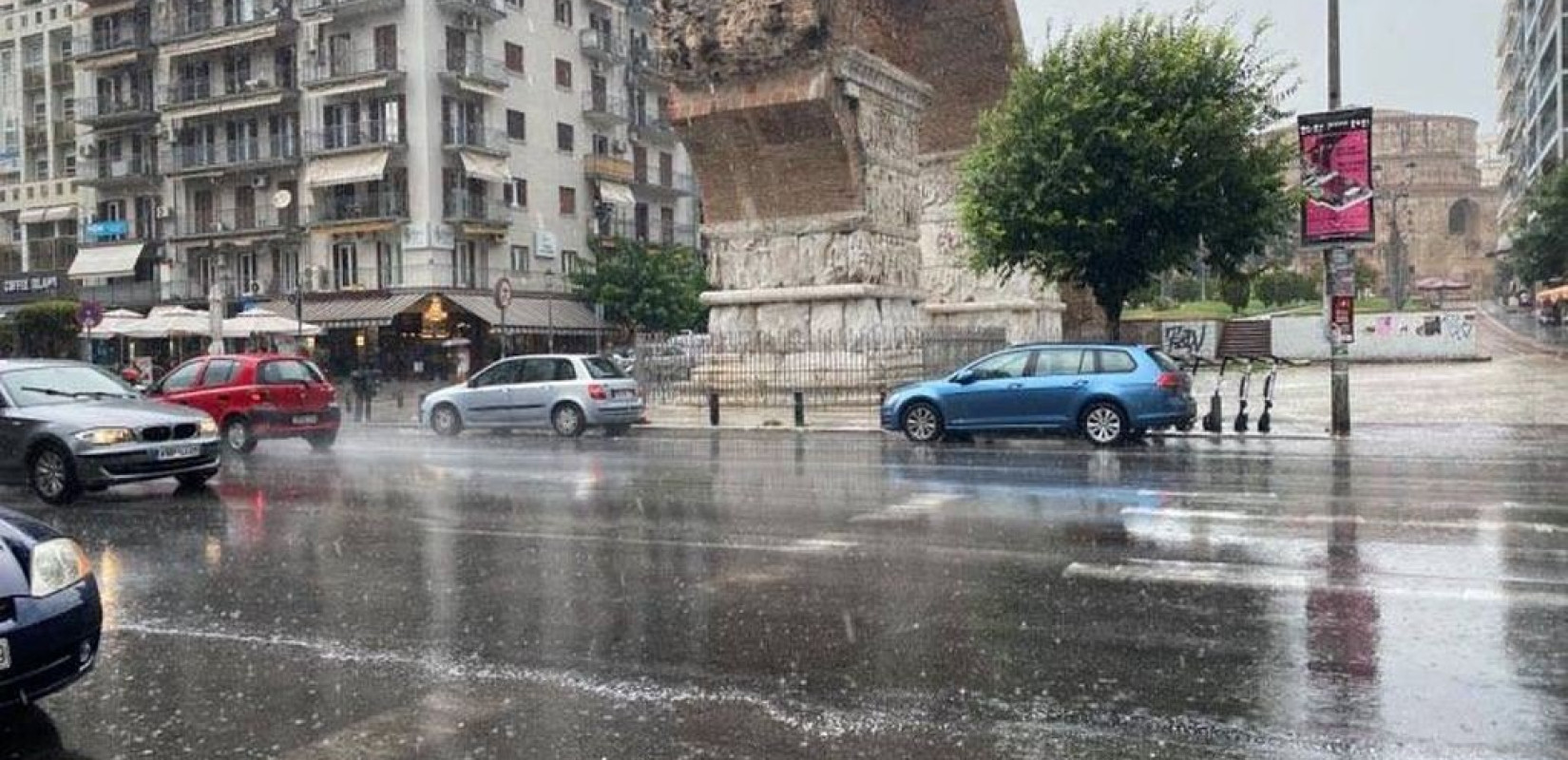 Νέο μήνυμα 112 στη Θεσσαλονίκη για περιορισμό μετακινήσεων - Στη δίνη της κακοκαιρίας «Daniel» η χώρα