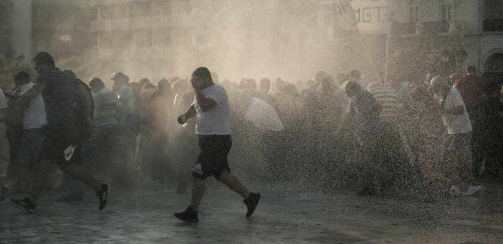 Επεισόδια και προσαγωγές στην πορεία των αντιεμβολιαστών στην Αθήνα (φωτ.)