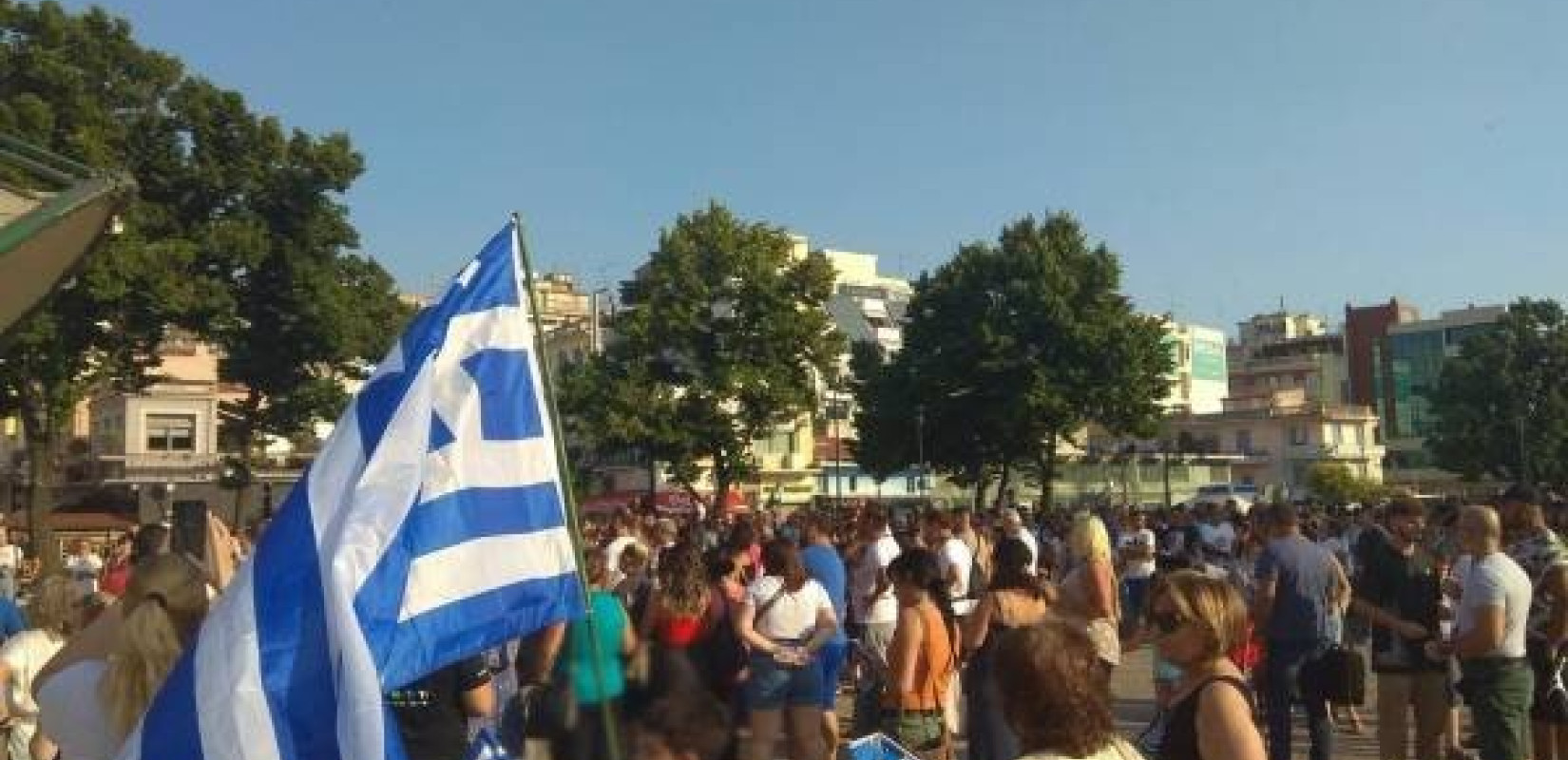 Γέμισαν την πλατεία Ομονοίας στην Καβάλα οι αντιεμβολιαστές (βίντεο & φωτ.)