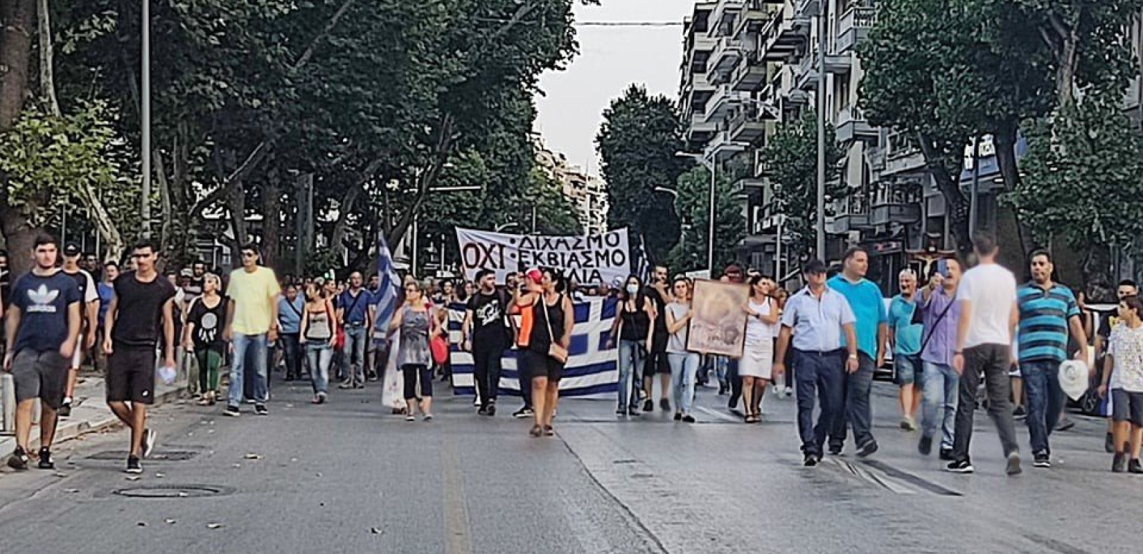 Θεσσαλονίκη: Στους δρόμους ξανά οι αντιεμβολιαστές (βίντεο & φωτ.)