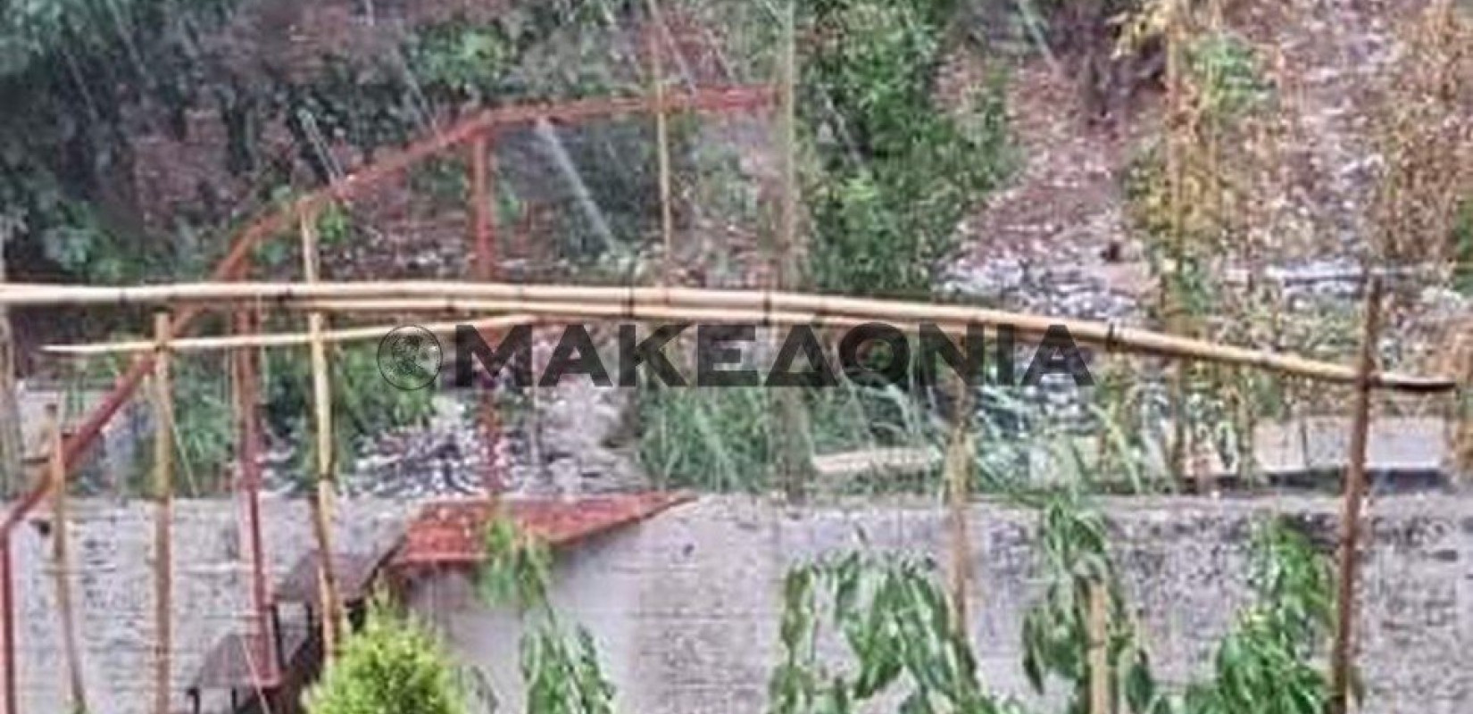 «Άνοιξαν οι ουρανοί» στην Καβάλα και ρίχνει χαλάζι (βίντεο & φωτ.)