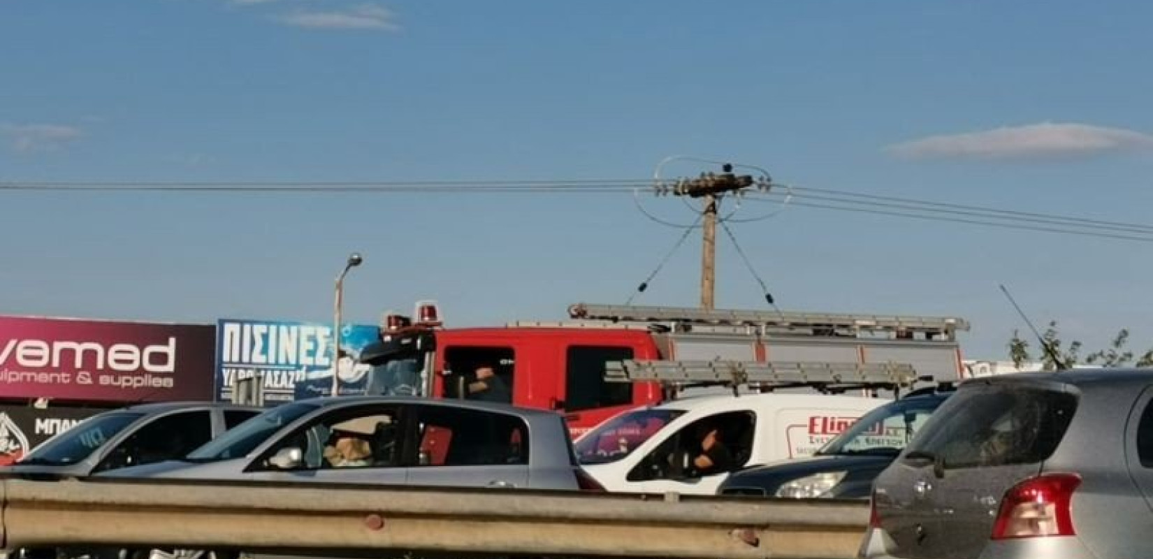 Τροχαίο ατύχημα στην Ε.Ο. Θεσαλονίκης - Μουδανιών - «Τούμπαρε» αυτοκίνητο 