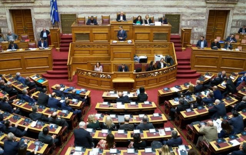 Βουλή: Με εντάσεις ξεκίνησε η συνεδρίαση για το πόρισμα της προκαταρκτικής για τον Κ. Αχ. Καραμανλή με «απορρίψεις» βουλευτών