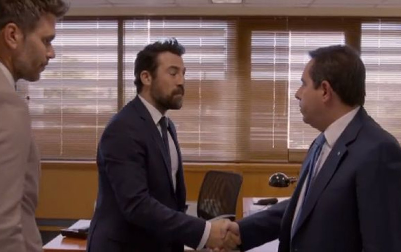 Η guest εμφάνιση του Νότη Μηταράκη στη νέα σειρά του ΑΝΤ1 "Παγιδευμένοι" Η guest εμφάνιση του Νότη Μηταράκη στη νέα σειρά του ΑΝΤ1 "Παγιδευμένοι"